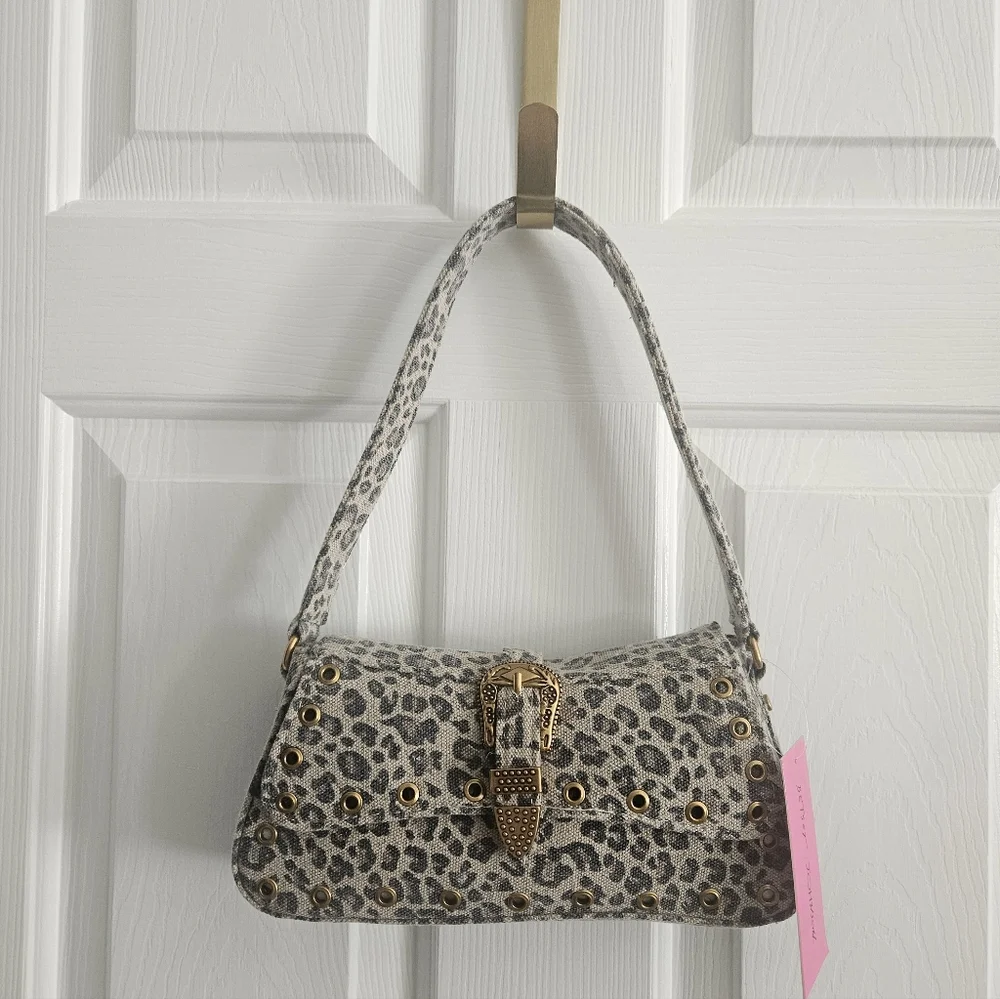 NWT Betsey Johnson XO- Isla Leopard Print Shoulder Bag - Picture 1 of 9